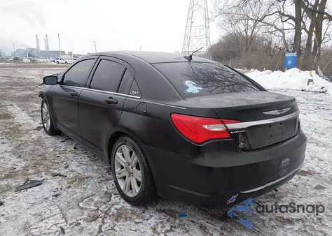 2013 Chrysler 200 Touring z USA, uszkodzony, nr VIN 1C3CCBBB6DN634800